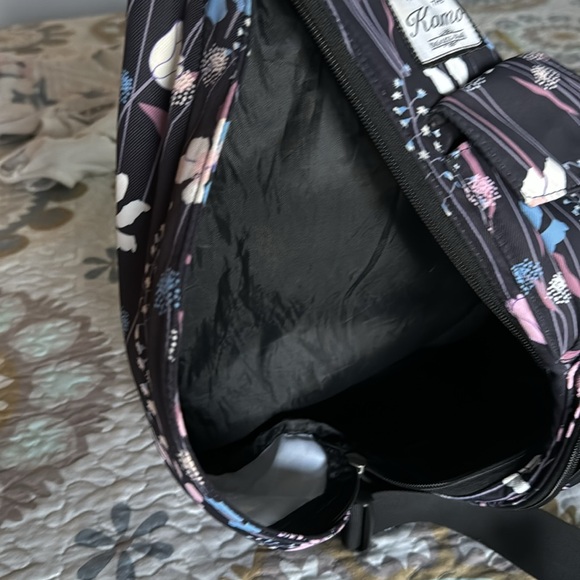 The Kamo Sling Bag With Adjustable Strap EUC - Picture 12 of 14